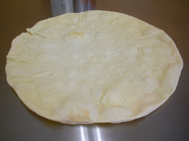 本日もピザ作り