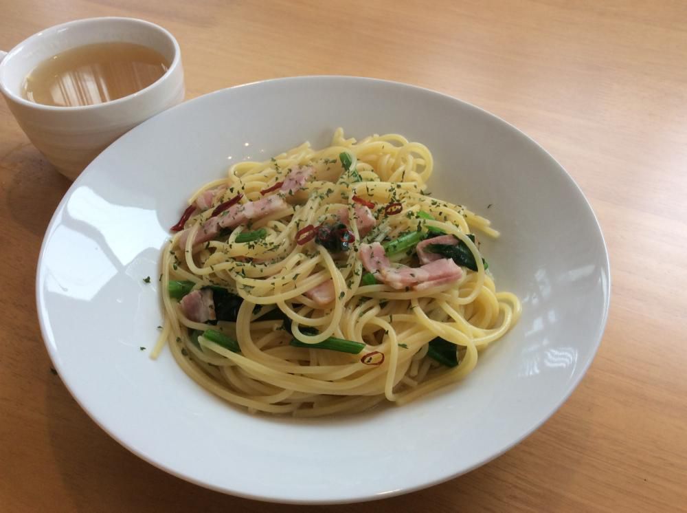 ベーコンとほうれん草のペペロンチーノ