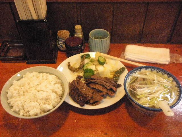 仙台名物・牛タンでランチ