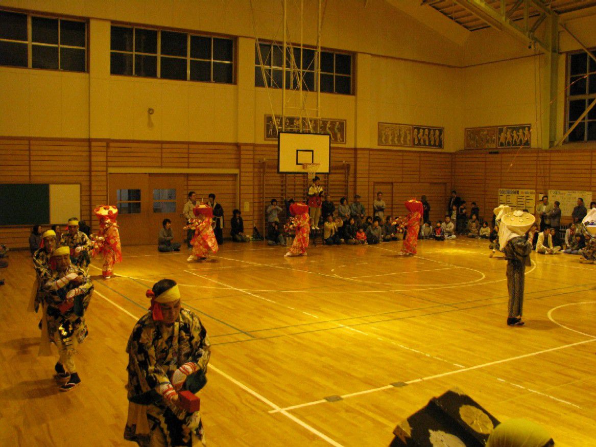 伊佐沢念仏踊り発表会が行われました。