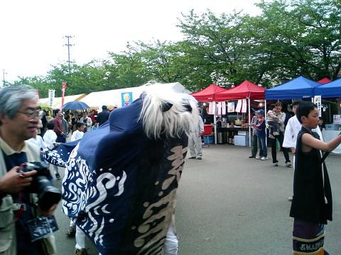 雨の中の黒獅子祭り・・・。