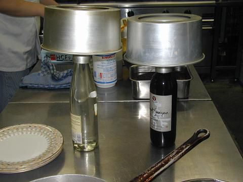 ジュアンの厨房に円盤出現か？