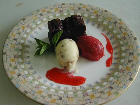 ジュアンのデザート♪メーンはフォンダンショコラ