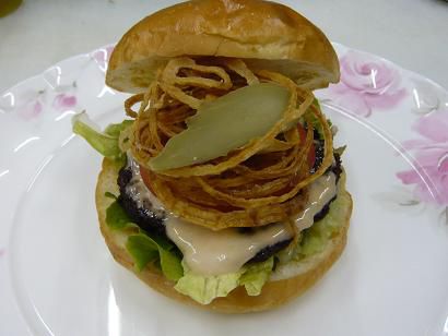 「ながい菓子まつり」で　ながいバーガー！