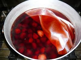 ジュアン　デザート用、栗の渋皮煮。皮むきが大変だ