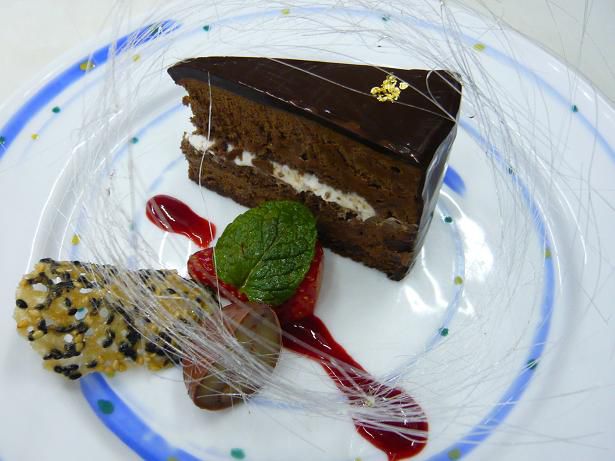 ジュアン「クリスマスコースのデザート・飴の糸を添えて」