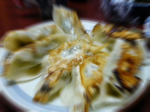 ジュアン「今晩の賄いは・・・手作り餃子」