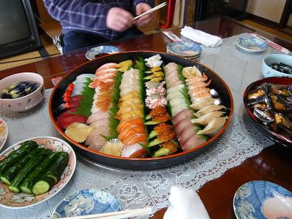 ジュアン「去年の３月３１日は」金太郎寿司の出前で。