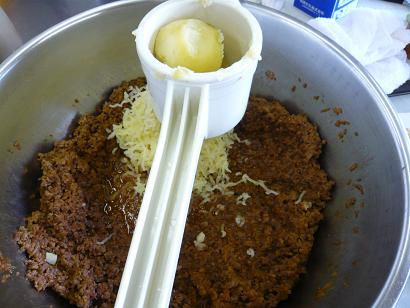 ジュアン「ランチ用にシェパーズパイの仕込み」