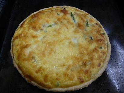 ジュアン「焼きたてのアスパラのキッシュ」
