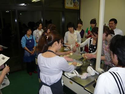 ジュアン「来週の月曜日は料理教室ですよ」