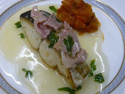 ジュアン「魚料理　生ハムと生姜とバジルソース」