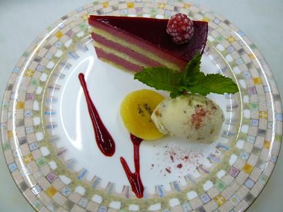 ジュアン「木イチゴのケーキと「なび研」のお知らせ」