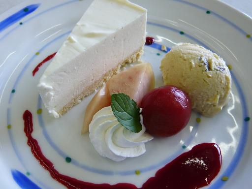 ジュアン「レアチーズケーキとトマトのコンポート」