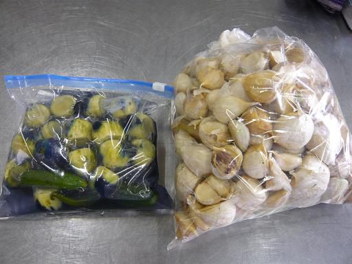 ジュアン「大粒のニンニクとおまけのナス漬け」