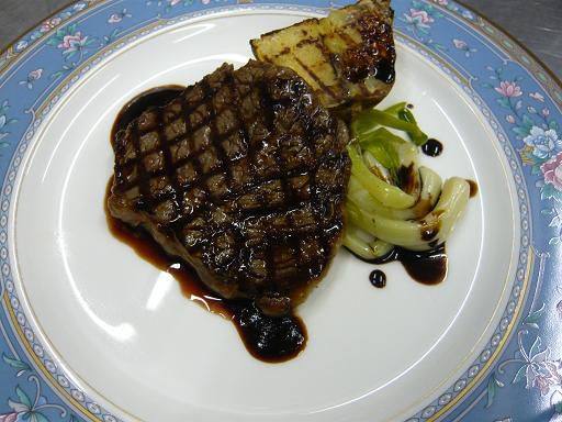 ジュアン「米沢牛のグリルとアサツキ」