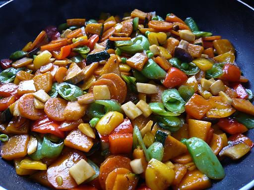 ジュアン「ビタミンカラーの野菜でタルトを作ります。」