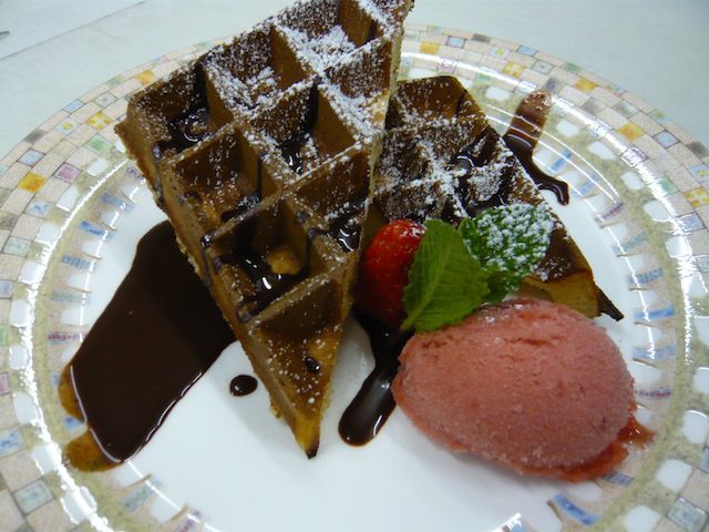 ジュアン「デザートにもランチにも　ワッフル」