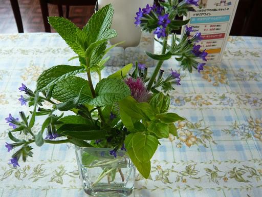 ジュアン「我が家のハーブだけのテーブルフラワー」