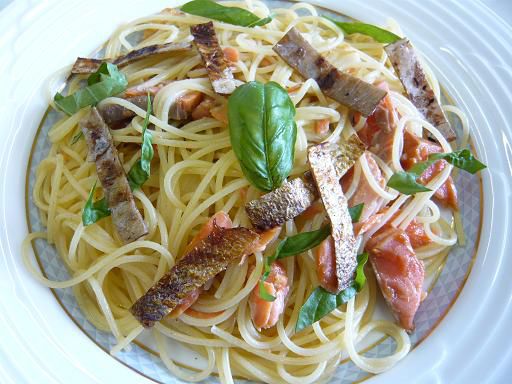 ジュアン「自家製スモークサーモンのパスタ」