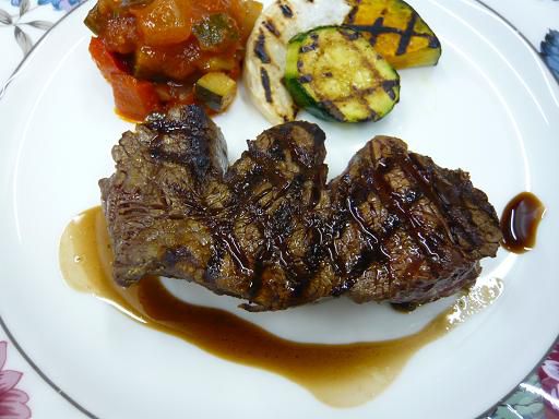 ジュアン「花盛りのハーブに沢山の虫たちが集合」