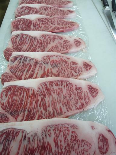 ジュアン「ごちそうは米沢牛サーロインステーキ」