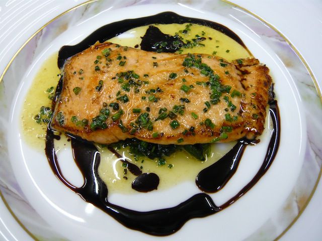 ジュアン「桜マスのポワレ」