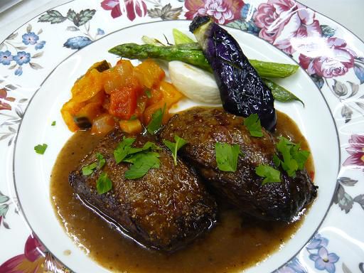 ジュアン「梅雨を乗り来る、牛肉のステーキとたっぷり野菜」