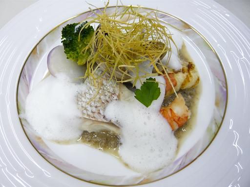 ジュアン「牛乳の泡でカプチーノを」