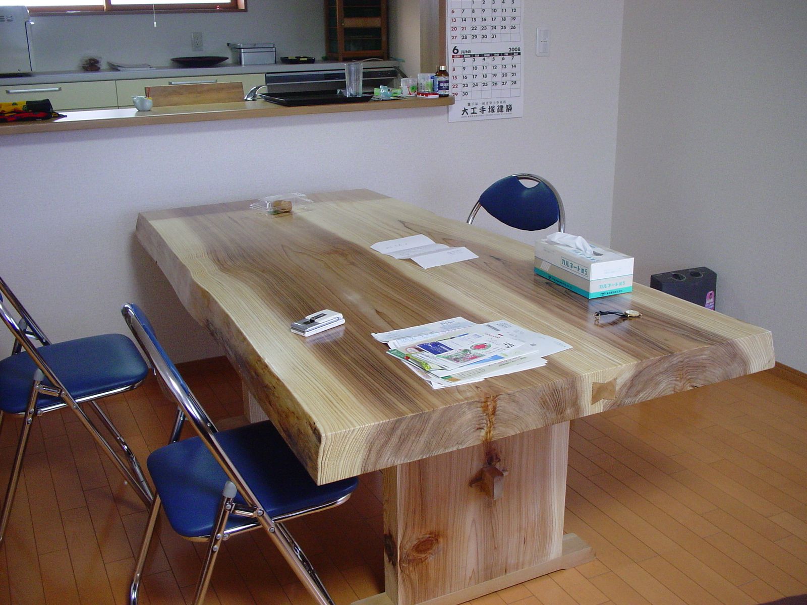 手作りの食卓テーブル