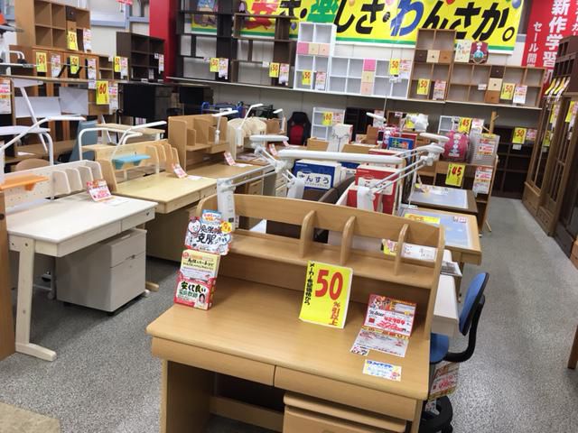 家具のいいづか学習机展示増量中！！