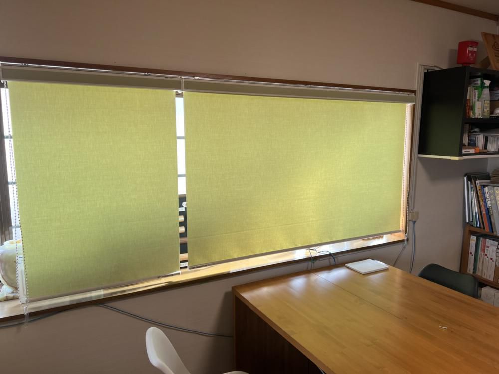 ロールスクリーン取付ました！