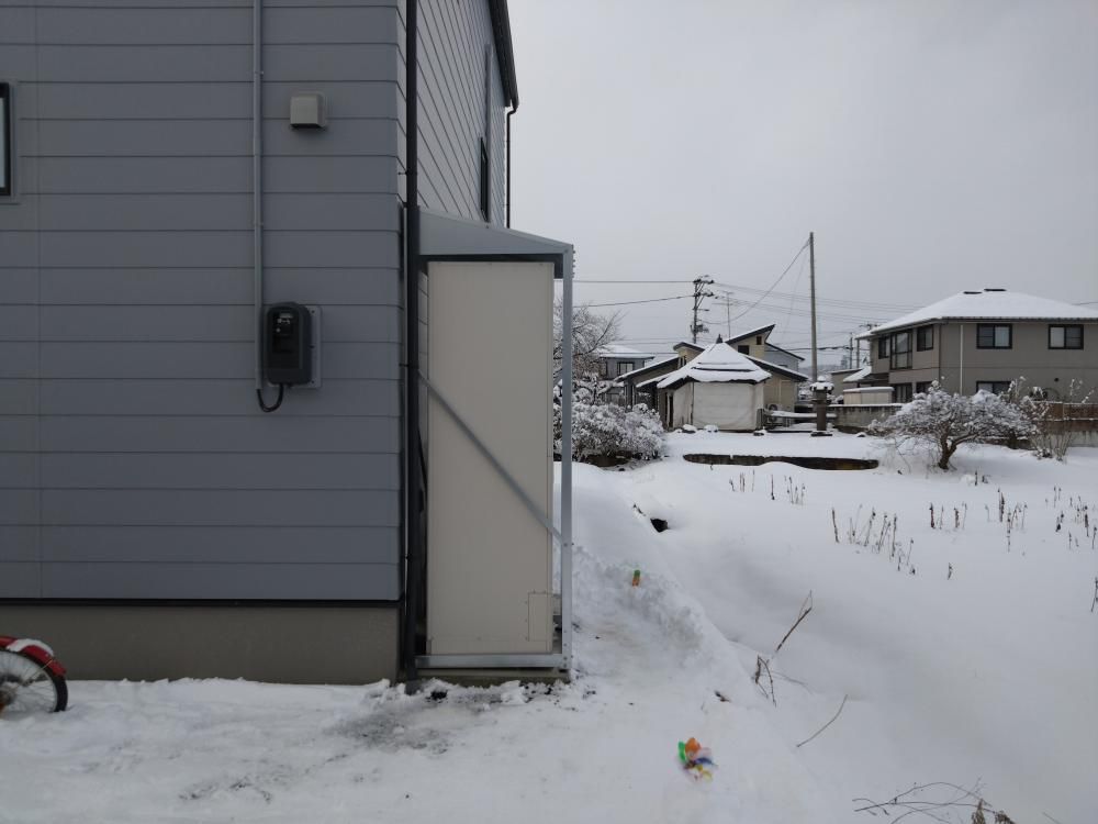 エコキュート屋根設置しました