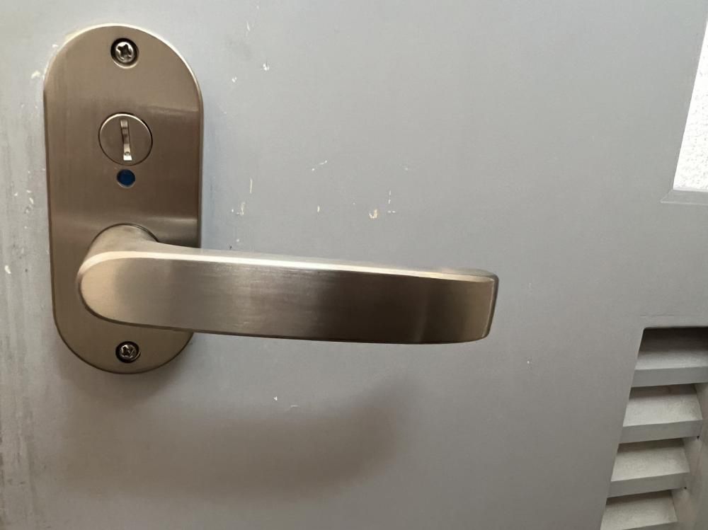 トイレの扉のハンドル交換しました