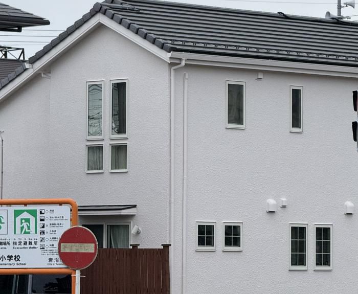 外観と玄関ポーチ