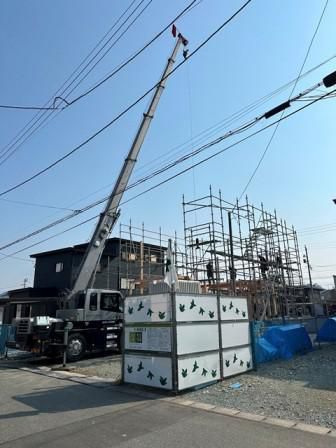 天候にも恵まれ、建て方開始！