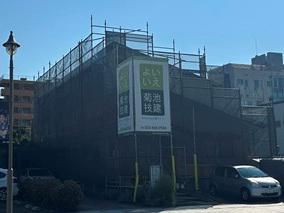 屋根塗装工事中