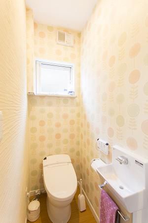 消臭効果のある珪藻土を使用したトイレ