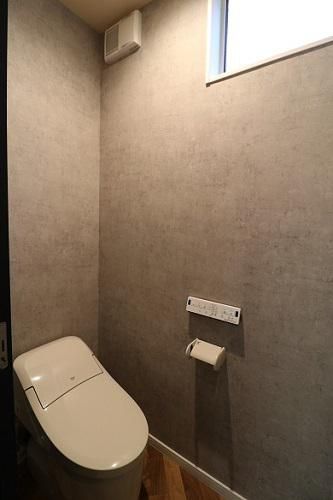 落ち着いた雰囲気のトイレ