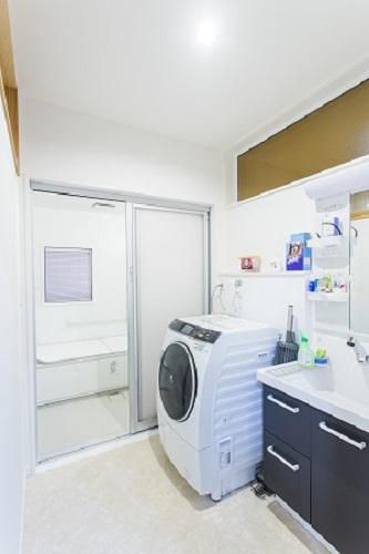 バリアフリー設計の洗面脱衣室