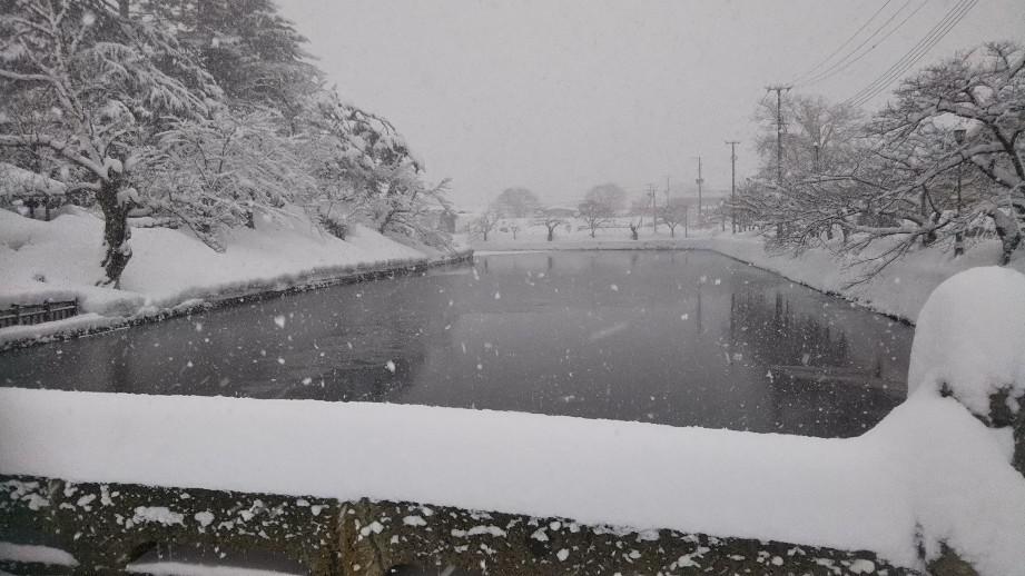 雪の米沢城