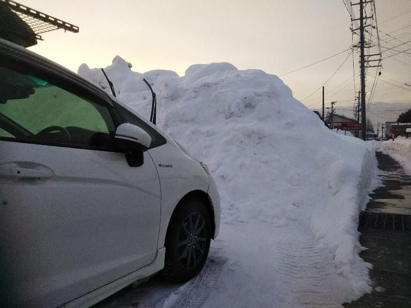 駐車場は雪の山