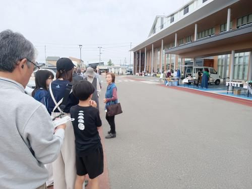 川西町こまつ朝市