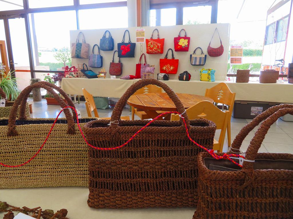山ぶどうの蔓細工と青苧等の工芸品展開催中！
