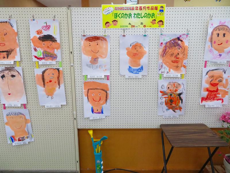 こどもたちの似顔絵と五月人形と吊るし飾り展示中♪