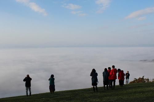 早朝一面の乳白色の霧　十分一山に登ると眼前に広がる雲海は絶景　南陽市にもこんな素敵な風景