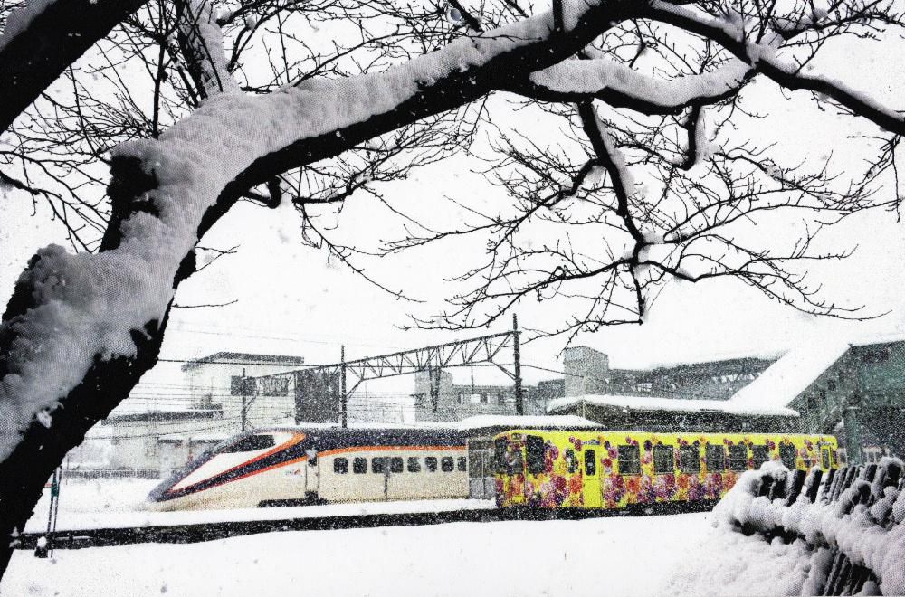 加藤弘一氏写真展　フラワー長井線の列車が素敵に撮られています