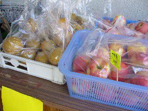 mistarboo「まちかどSダリヤで川西産の果物販売」