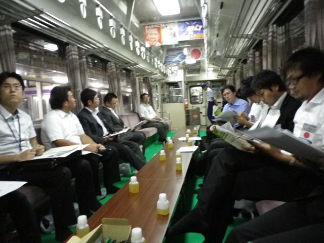 素敵な演出です。フラワー長井線の車内会議