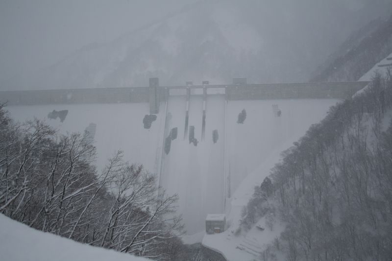 冬景色の長井ダム：画像